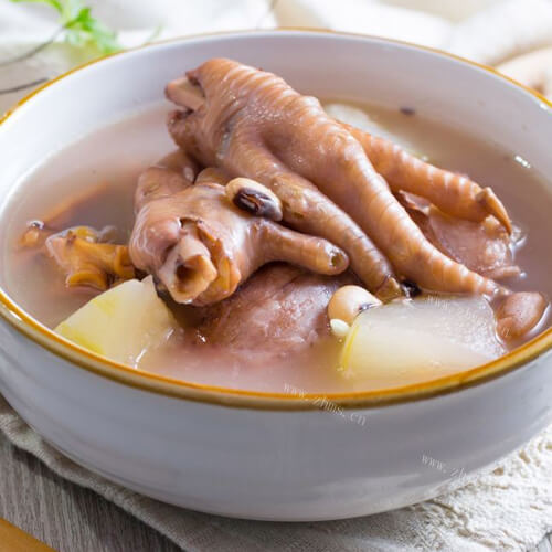 回味无穷的鸡爪黄豆汤