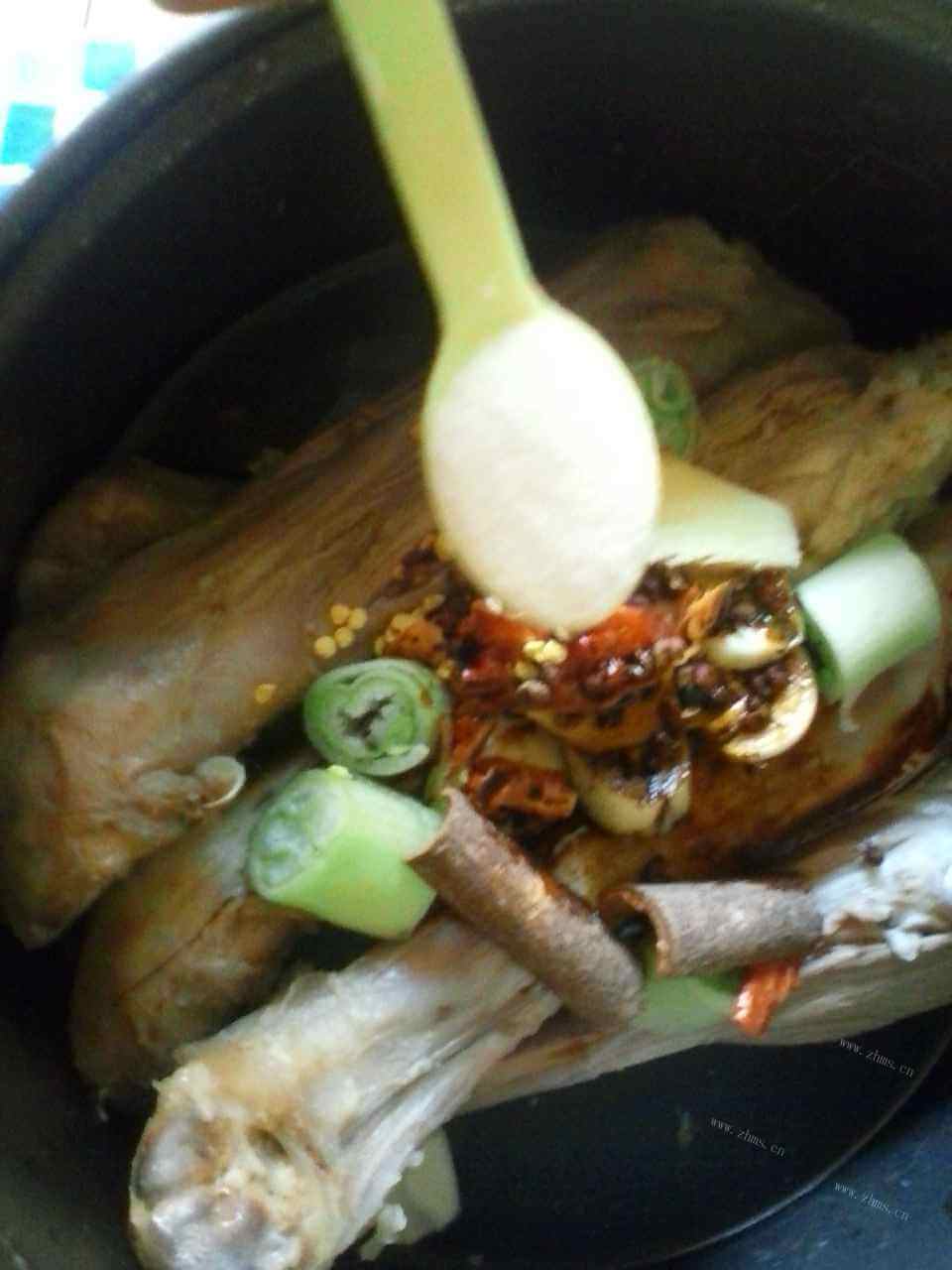 营养的焖羊小腿做法图解8)