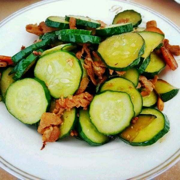 美味的孜然黄瓜炒肉片