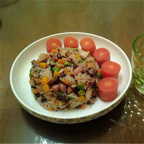 鲜美可口的豌豆腊肉焖饭