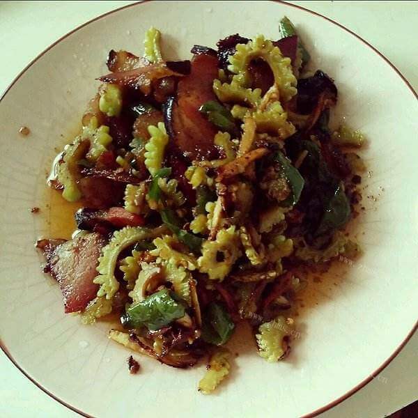 美味的腊肉豆豉炒苦瓜