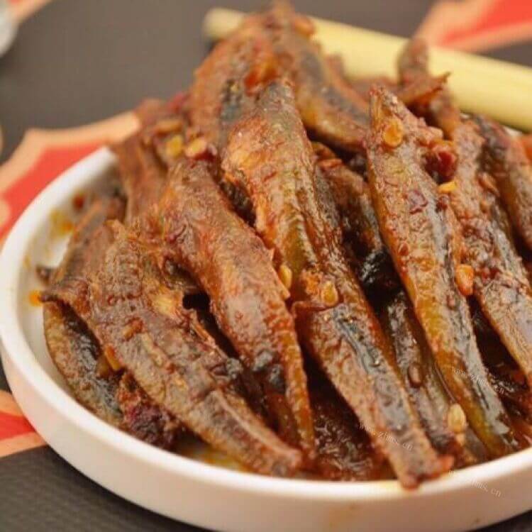 美味的香辣面条鱼