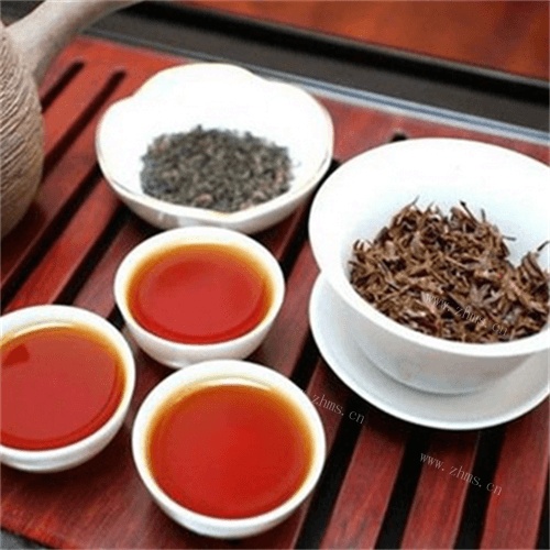 美味的糖渍薄荷泡红茶