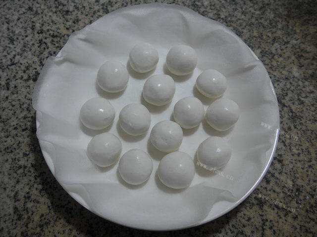 翠色欲滴的油菜蕻鸡蛋煮汤圆做法图解5)