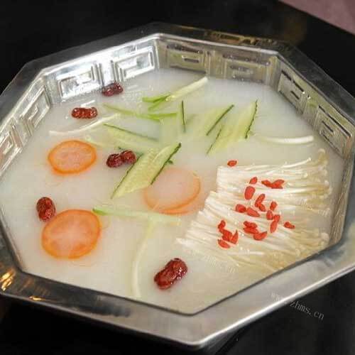 美味的鸡汁火锅