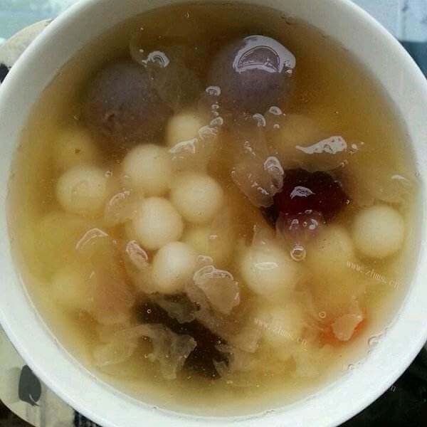 美味的水果汤圆羹