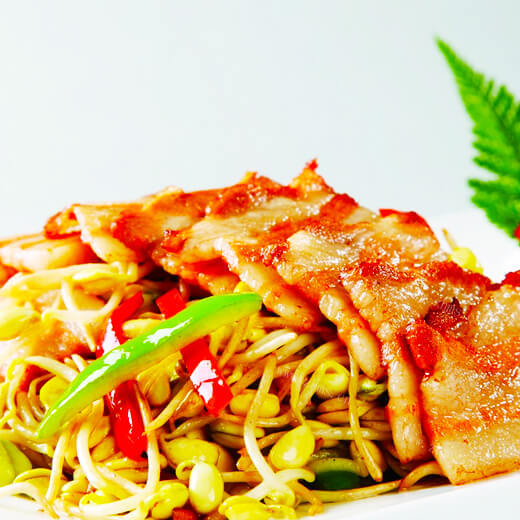 美味的黄豆芽生菜汤