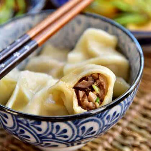 美味的笋丁香菇饺子