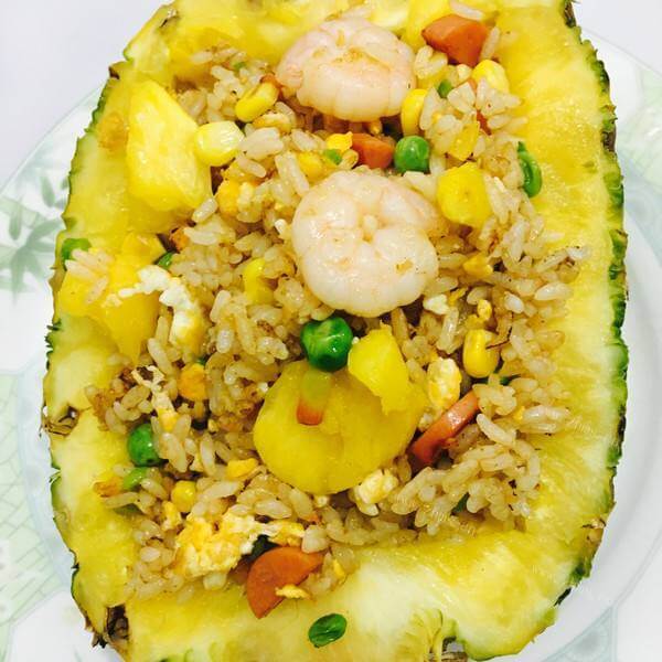 美味的菠萝虾仁蛋炒饭
