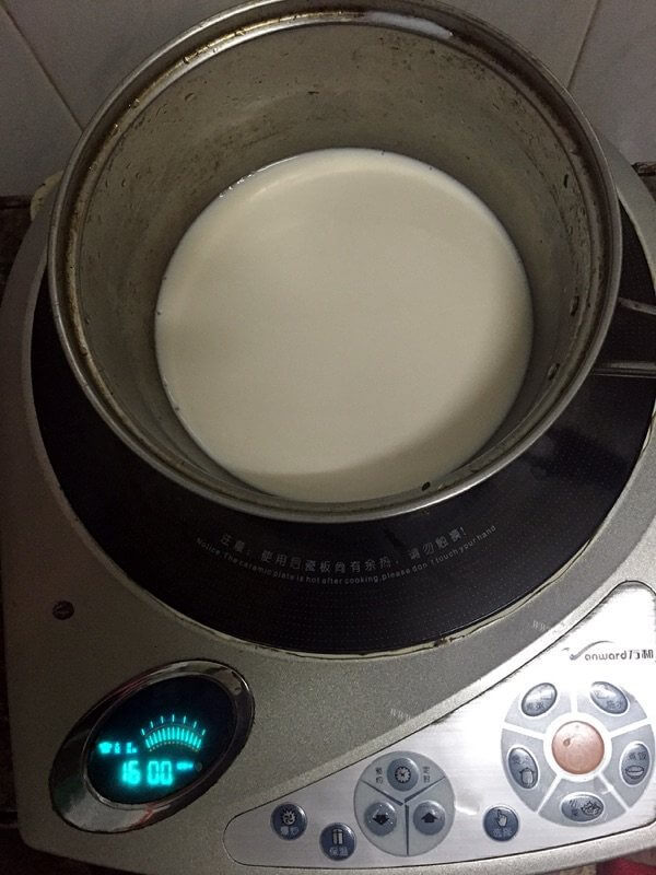 自制香醇奶茶做法图解2)