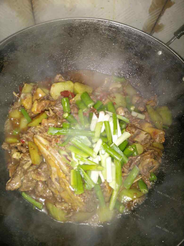 美味的红烧莴笋鸭做法图解11)