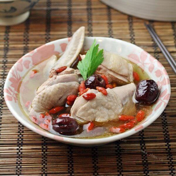 好吃的枸杞黄豆炖鸡块