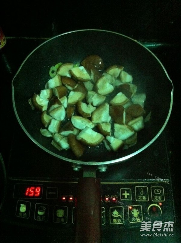开胃的香菇煮豆腐做法图解3)