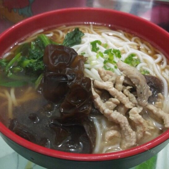 好吃的木耳肉丝米粉