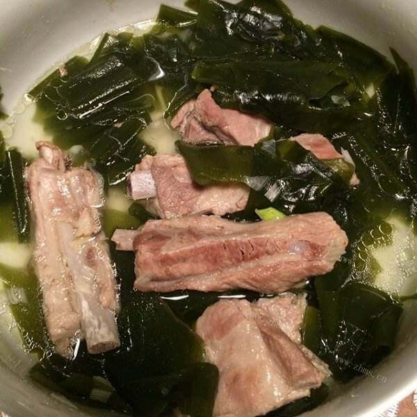 美味的海带丝炖排骨