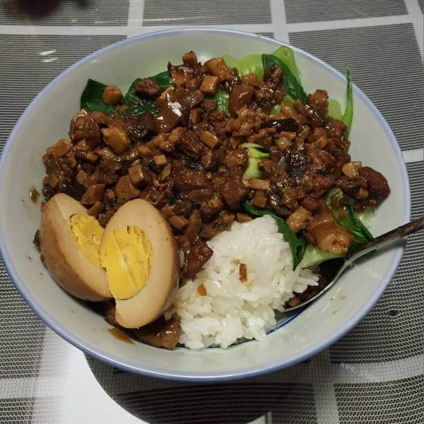好吃的洋葱卤肉饭