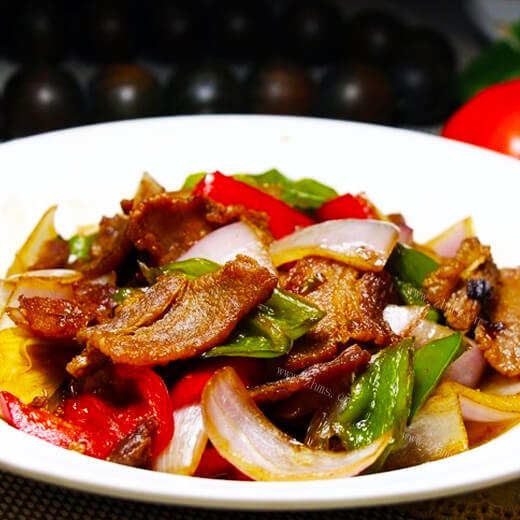美味的干煸五花肉