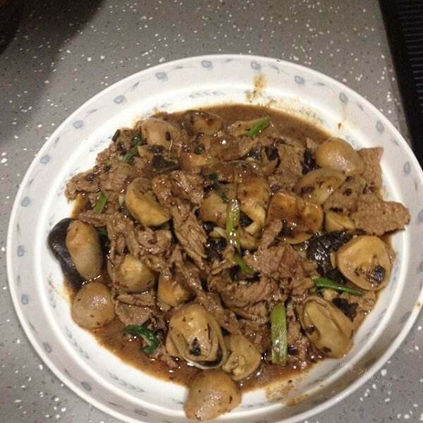 好吃的蘑菇牛肉
