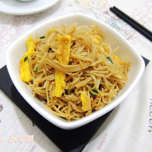 美味的江笋鸡蛋炒面