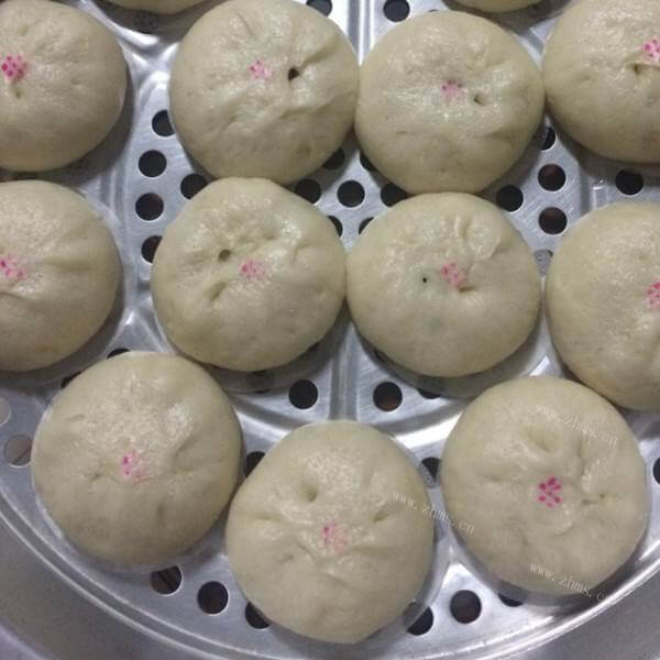 香甜可口的蜂蜜白糖包子