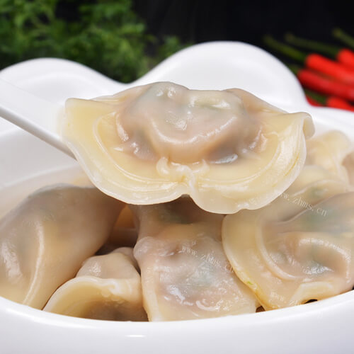 美味的卷心菜芹菜水饺