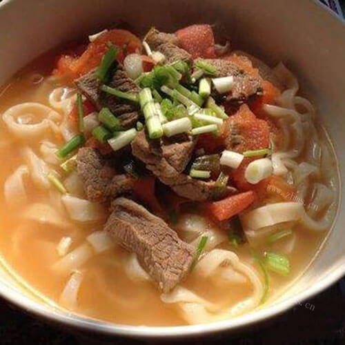 美味的西红柿牛肉手擀面