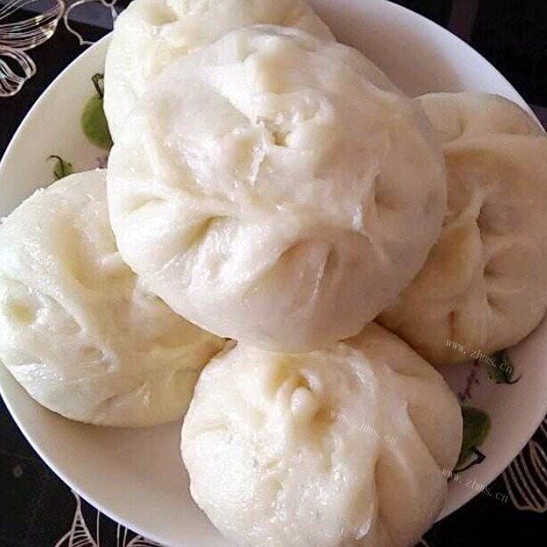 美味的白菜粉丝肉包子