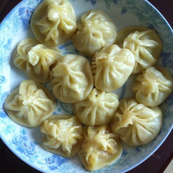 可口的虾仁灌汤包