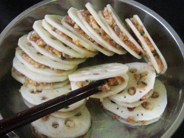 美味的冬至炸藕盒做法图解4)