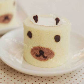 松软可爱小熊彩绘蛋糕卷