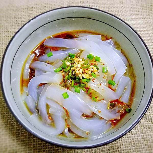 香甜的樱桃蜂蜜白凉粉