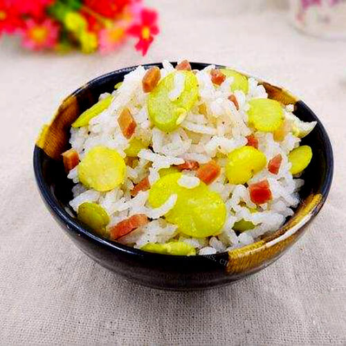 美味的蚕豆胡萝卜焖饭