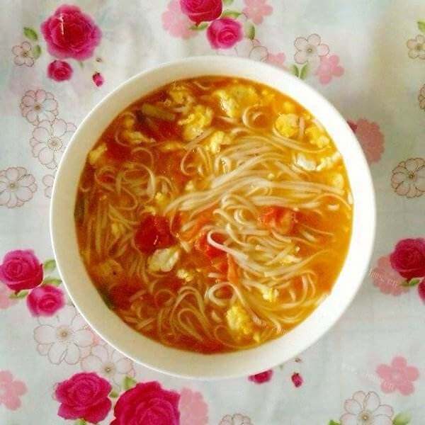 美味的黄丝菌鸡蛋汤面
