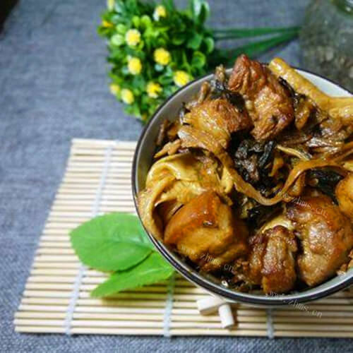 美味的红烧肉煲
