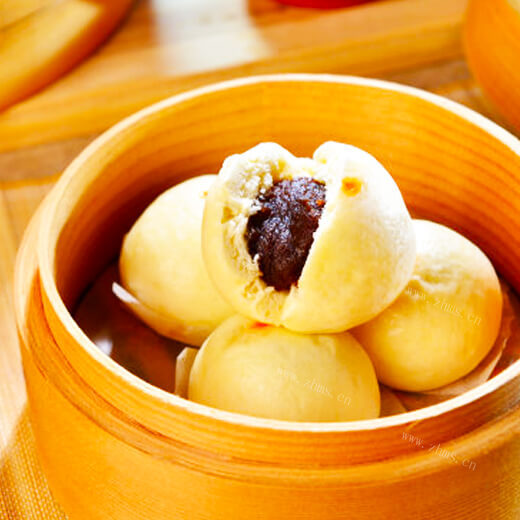 美味的奶油豆沙包