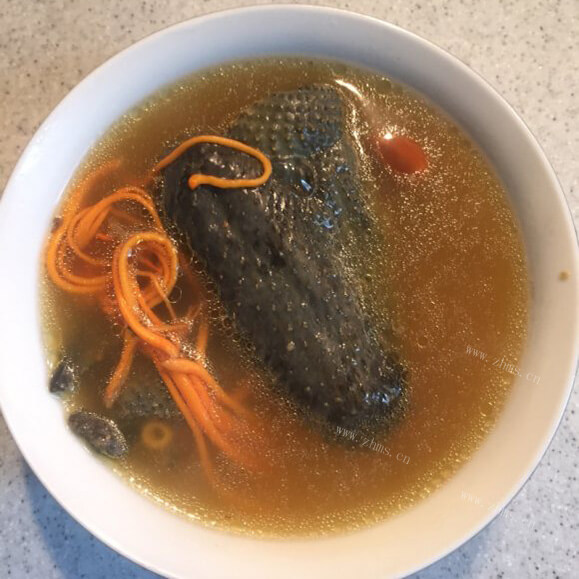 油而不腻的虫草乌鸡汤
