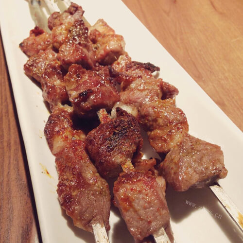 香喷喷的考羊肉串 