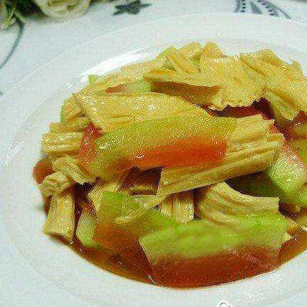 美味的西瓜皮拌腐竹