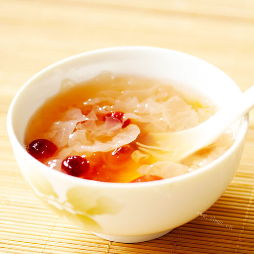 营养桃胶银耳枸杞羹