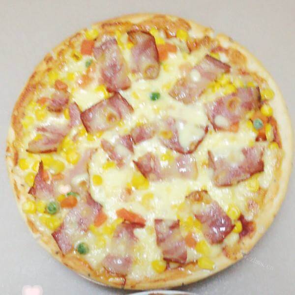 美味的火腿培根小披萨