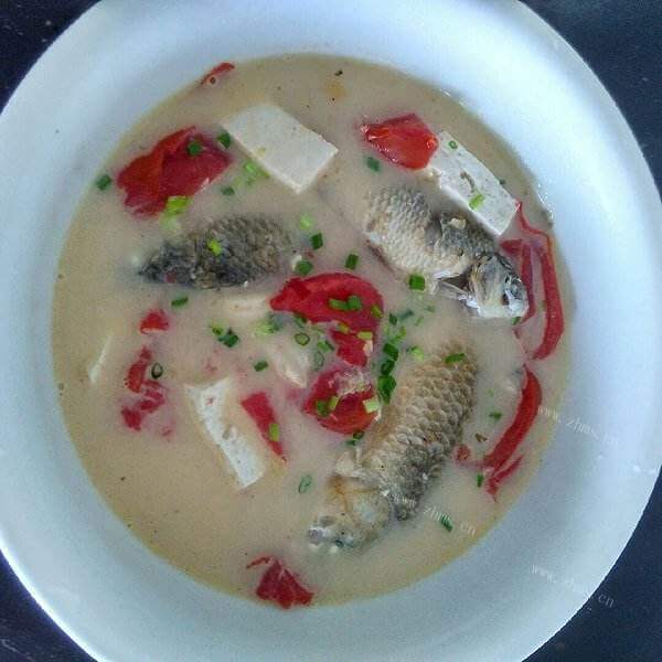 鲫鱼番茄豆腐汤