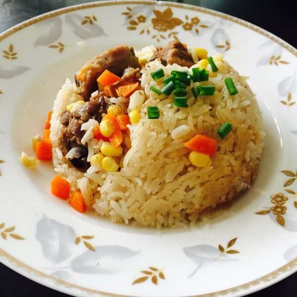 香喷喷的玉米排骨焖饭