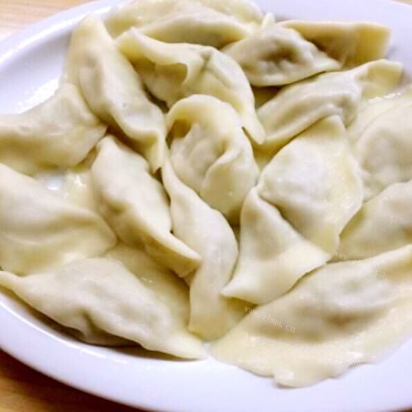 自制莴笋叶肉馅饺子