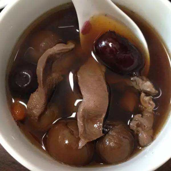 美味的莲子桂圆猪心汤