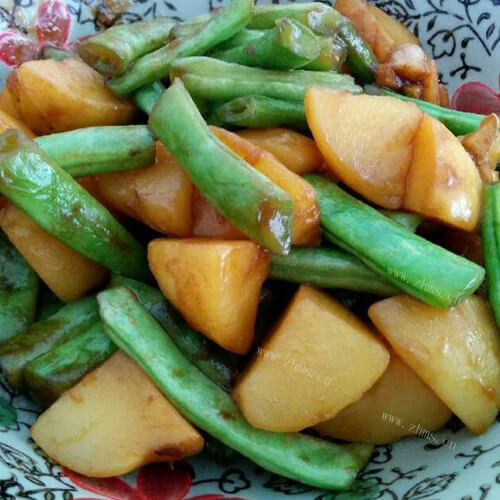 特色土豆炖扁豆角 
