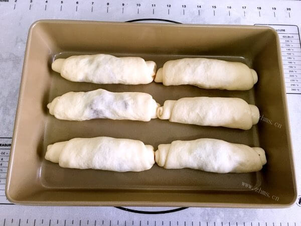 美味的酸奶豆沙面包做法图解10)