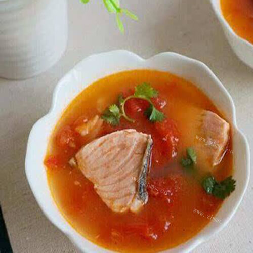 美味的三文鱼番茄汤