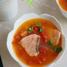 美味的三文鱼番茄汤