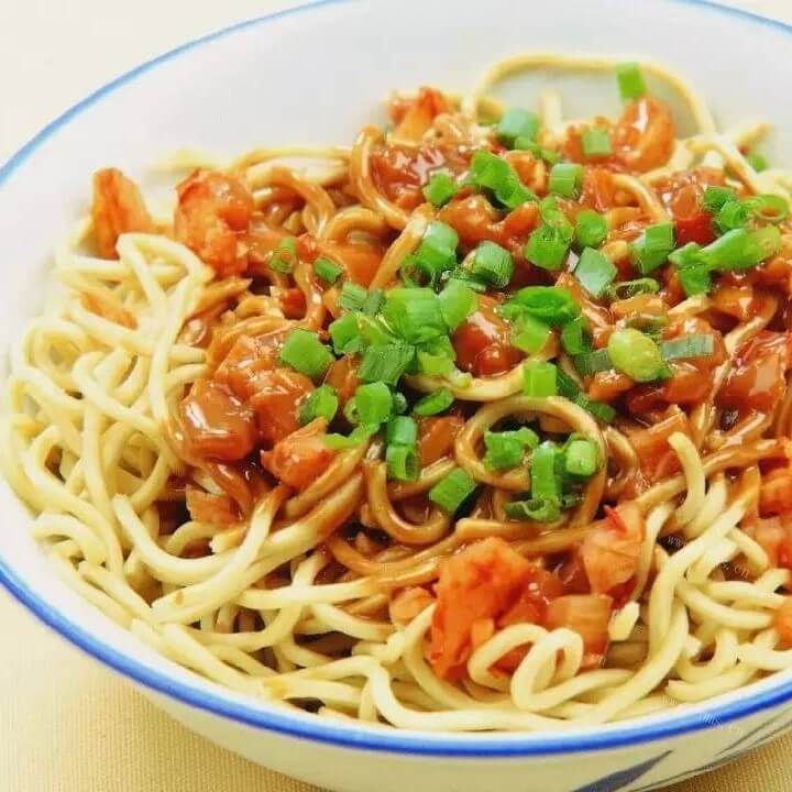 好吃的酸豆角鸡丁拌面