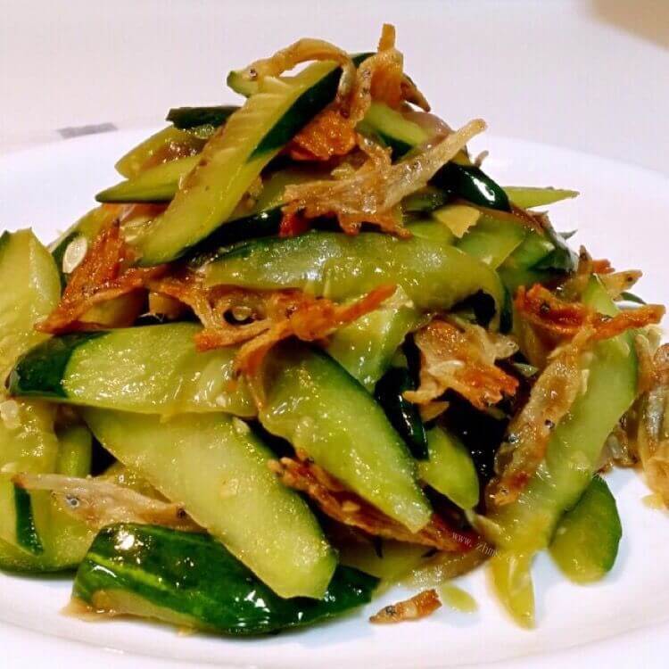 美味的农家苦瓜炒鱼干